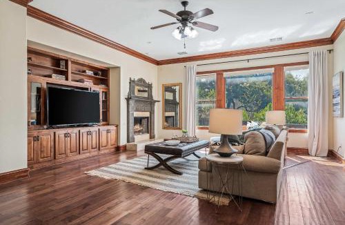 South River City House | ATX Oasis - Pool - Hot tub - Firepit - Billiards