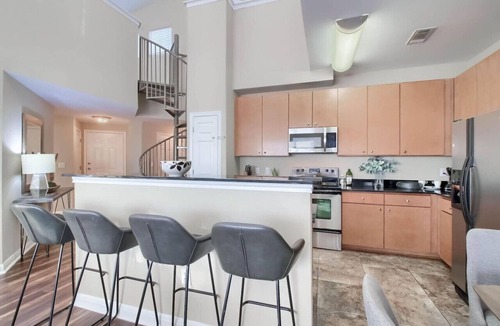 West Campus Apartment | Austin 4BR + Loft Townhome + Walk to West Campus