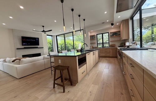 Bouldin House | Austin | Downtown Views, Pool, Spa & Walkable