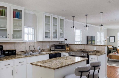 McKinley Heights House | 🌳 Austin East Side Charmer · Big Backyard, Pellet Grill & Fire Pit 🔥