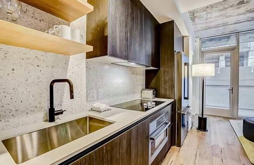 Rainey Street Historic District Condo | Austin Riverside | Rooftop Pool| 2BR by Barclé