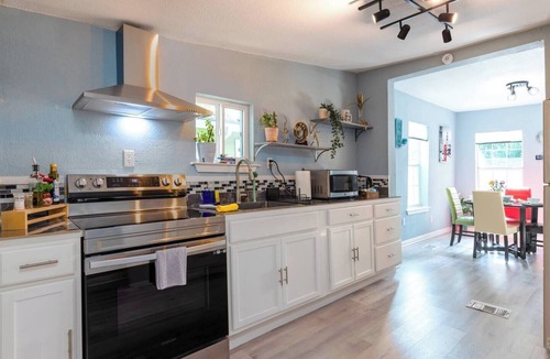 Holly House | Authentic ATX Family Retreat ❤️2 Side-by-Side Homes | Walk to Lake & East 6th St