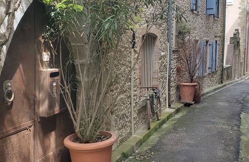 Conques-sur-Orbiel Bed & Breakfast | Authentic, family-run B&B 10 minutes from Carcassonne.