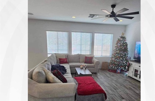 Tolleson House | Avondale - Room