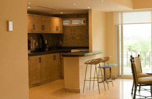 Granjas del Marques Apartment | Azteca Princess Newly Renovated Condo with Pool