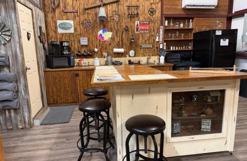 Dripping Springs Bed & Breakfast | Backwoods BNB