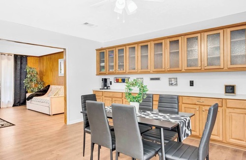 Euless House | Backyard Oasis with Private Pool & Outdoor Lounge. 15 mins from Dallas stadium