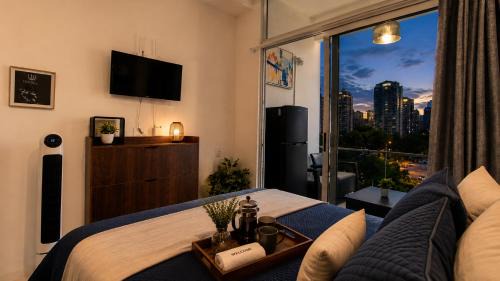 Zona 13 Apartment | Balcony, 24 7 Self Check-in Long-Stay Ready Airport