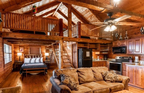 Ponca Condo | Balloon Cabin - Great Buffalo River Group Getaway