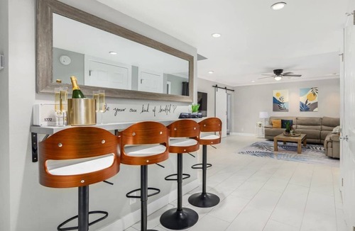 Arcadia House | Barstool Party Pool12 Seat Hot Tub|Walk 2 Old Town