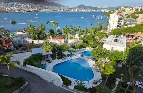 Las Playas Apartment | Bay front apartment with beautiful view, come relax and enjoy.