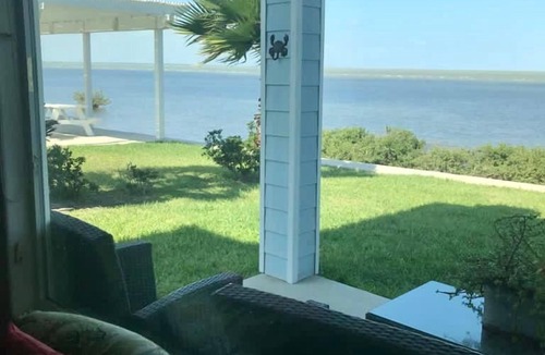 Port Isabel House | BAY FRONT HOME, minutes away from SPI, in a gated Subd. The Perfect Stay!