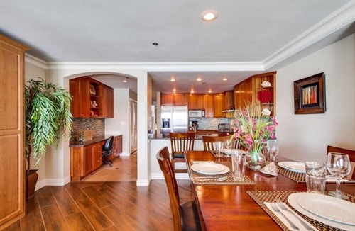Crown Point Condo | Bayfront Balcony, beach access, parking, bikes