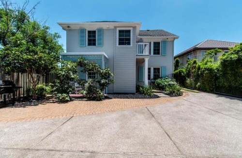 Del Mar House | Bayfront Breeze on Ocean Drive Sleeps 15