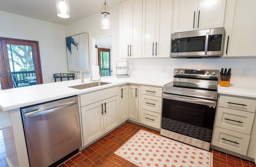 Magnolia Bluffs House | Bayfront, Dog Friendly, Sleeps up to 8 with fishing dock!