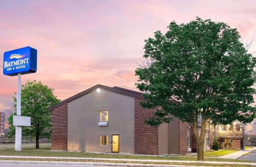 Beloit Hotel | Baymont by Wyndham Beloit