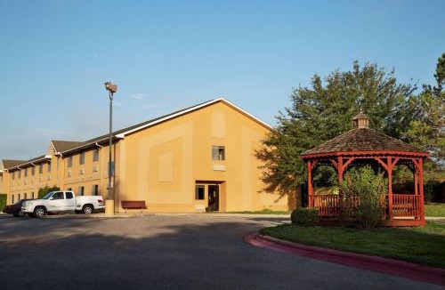 Hearne Hotel | Baymont by Wyndham Hearne
