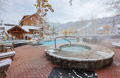 River Run Hotel | BBCS Black Bear Lodge Deluxe 2Bed 2Bath
