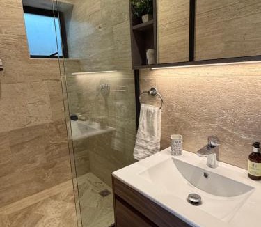 Roma Sur Hotel | BC102 Roma Loft with Balcony, Fast WiFi & Terrace