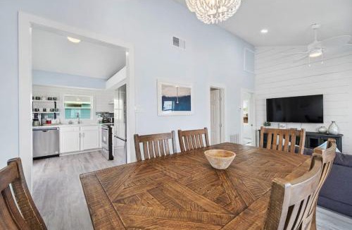 Jamaica Beach House | Beach bungalow with large, wrap-around deck, close to beach