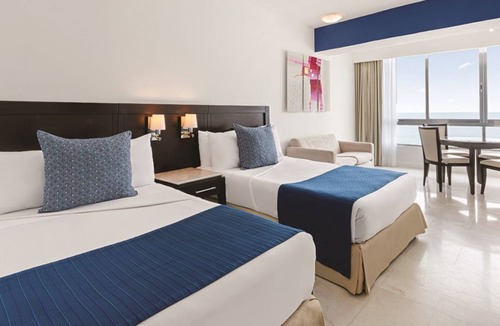 Marina Mazatlan Hotel | Beach-Front Junior Suite at Park Royal Mazatlan