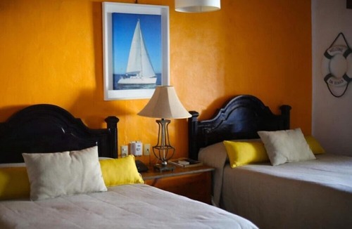 South Hotel Zone Hotel | Beach-front Los Tules Studio with Outdoor Swimming Pool