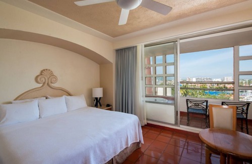 Marina Vallarta Hotel | Beach Front Studio with Outdoor Pool