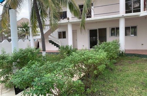 El Hawaii House | Beach House in Monterrico - Directly on the beach