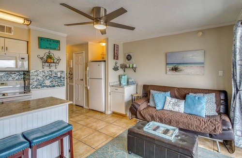 North Beach Condo | Beach View Balcony! Corpus Christi Condo w/Pool