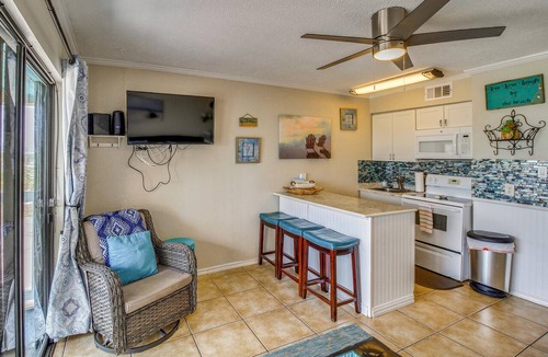 North Beach Condo | Beach View Balcony! Corpus Christi Condo w/Pool