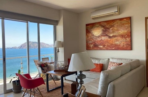 Peninsulas de Santiago Apartment | Beachfront apartment in Ponto Horizonte.