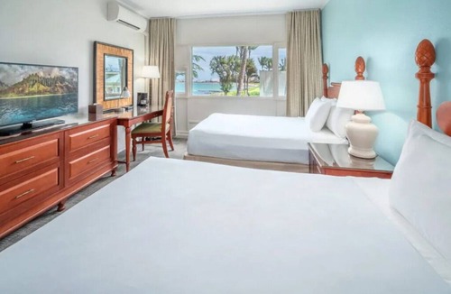 Kahului Hotel | Beachfront Bliss | 2 Units with Ocean Views & Outdoor Pool | 2 Double Beds