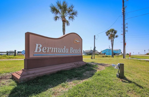 Bermuda Beach Cottage | Beachfront Bungalow by Ryson Vacation Rentals