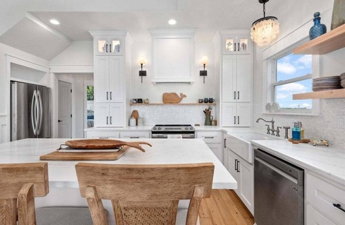 Port Bolivar House | Beachfront | Deck | Sleeps 12 | Pet Friendly