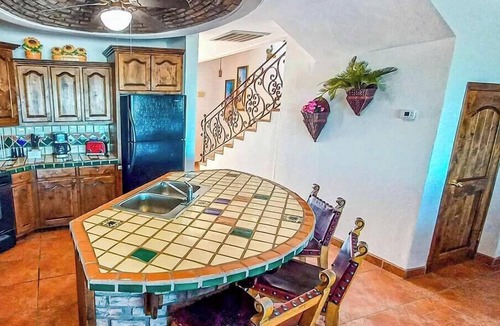 Centro Villa | Beachfront Home | Sleeps 14 | Cholla Bay