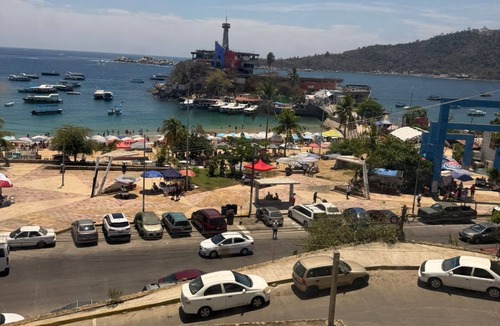 Las Playas Apartment | Beachfront Apartment : Caleta Beach + Free Parking