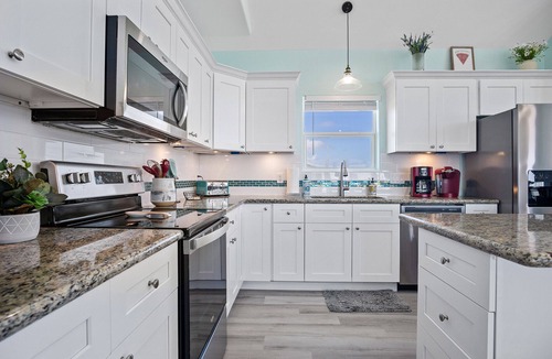 Port Bolivar House | Beachfront | Ocean Views, Sunroom & Pet-Friendly