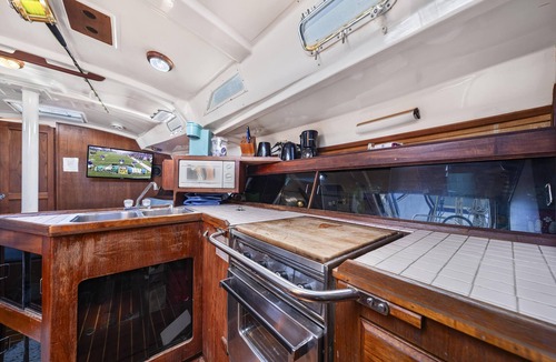 Centro - Supmza 001 Boat Rental | Beachfront Private Sailboat w/AC and bathroom