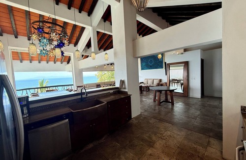 South Shore Hotel Area House | Beachfront steps from Romantic Zone: Casa Cuatro Abrazos (Entire House)