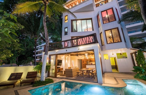 South Shore Hotel Area House | Beachfront steps from Romantic Zone: Casa Cuatro Abrazos (Entire House)