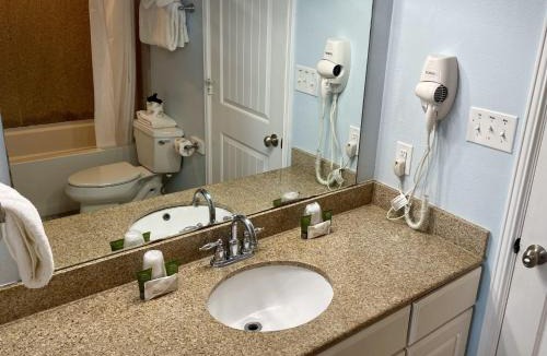 Port Aransas Apartment | Beachgate Condo Suites and Hotel 511 - 512a - 512b condo