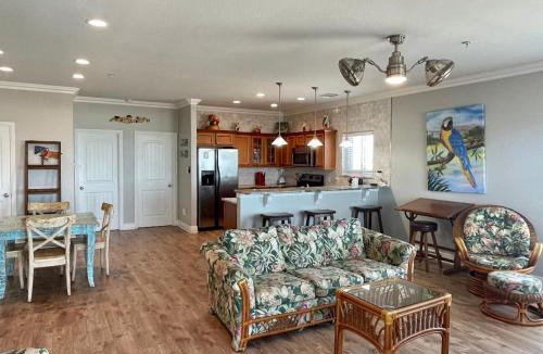 Port Aransas Apartment | Beachgate Condo Suites and Hotel 341 - 342 condo