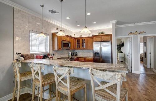 Port Aransas Apartment | Beachgate Condo Suites and Hotel 341 - 342 condo