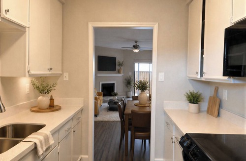 Westchase Condo | Beautiful 2-Bed/2-Bath Condo w/AC in a Prime, Central Area