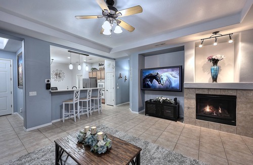 Tramonto House | Beautiful 3-bed, 2-bath home featuring a private pool and an excellent location.