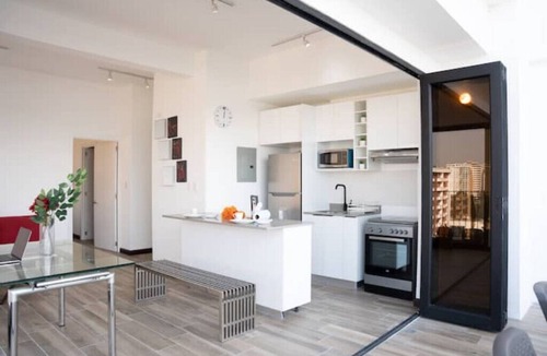 Zona 13 Apartment | Beautiful Apt-Airport, Pizza Oven, Grill, Below