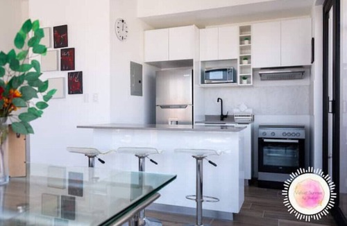 Zona 13 Apartment | Beautiful Apt-Airport, Pizza Oven, Grill, Below