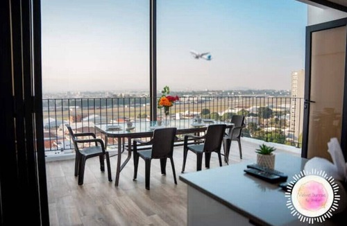 Zona 13 Apartment | Beautiful Apt-Airport, Pizza Oven, Grill, Below