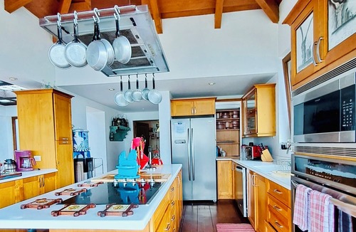 San Lucas Toliman House | Beautiful and Modern 5 Bedroom Lakefront Paradise with Pool-Jacuzzi-Sauna
