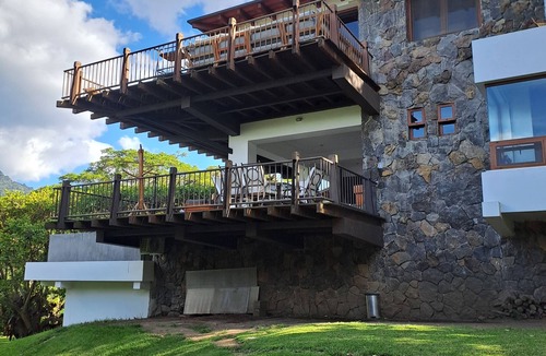San Lucas Toliman House | Beautiful and Modern 5 Bedroom Lakefront Paradise with Pool-Jacuzzi-Sauna